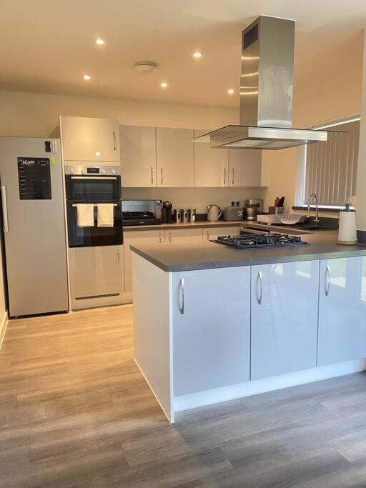 4-Room Detached Furnished Home With Parking Leicester Exterior photo